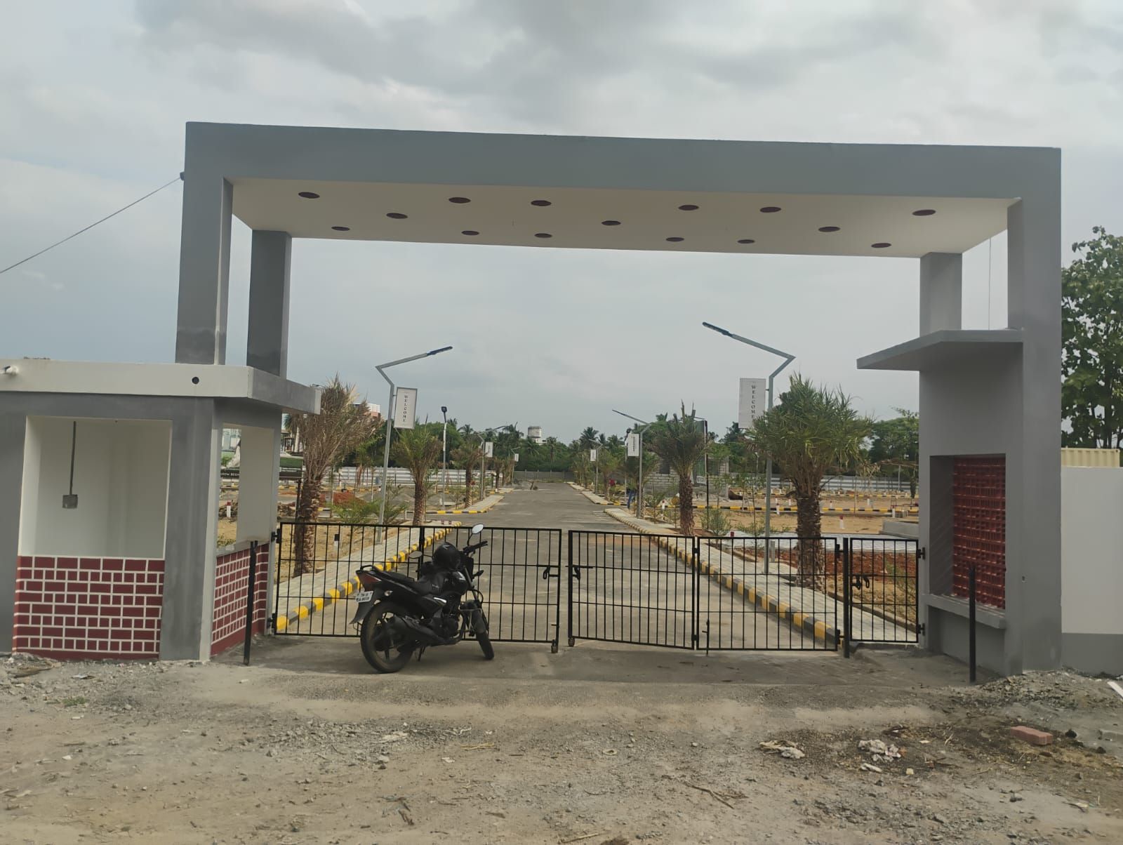 The real entrance, on site