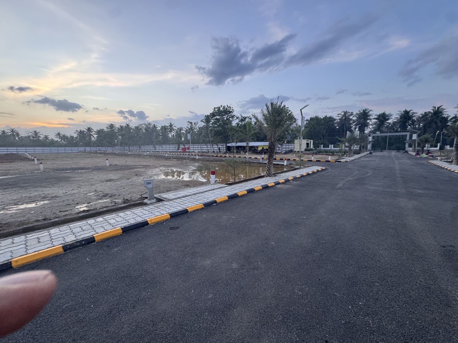 Vismaya, on site &mdash; view toward the entrance